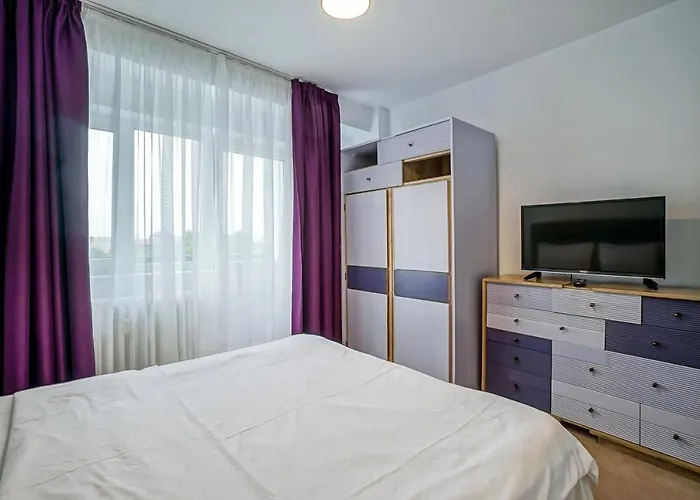 Roof View Artesian Fountains Бухарест